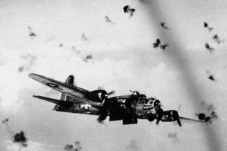 Masakr posádky amerického bombardéru u Dolního Dvořiště: válečný zločin rakouských nacistů - Médium.cz